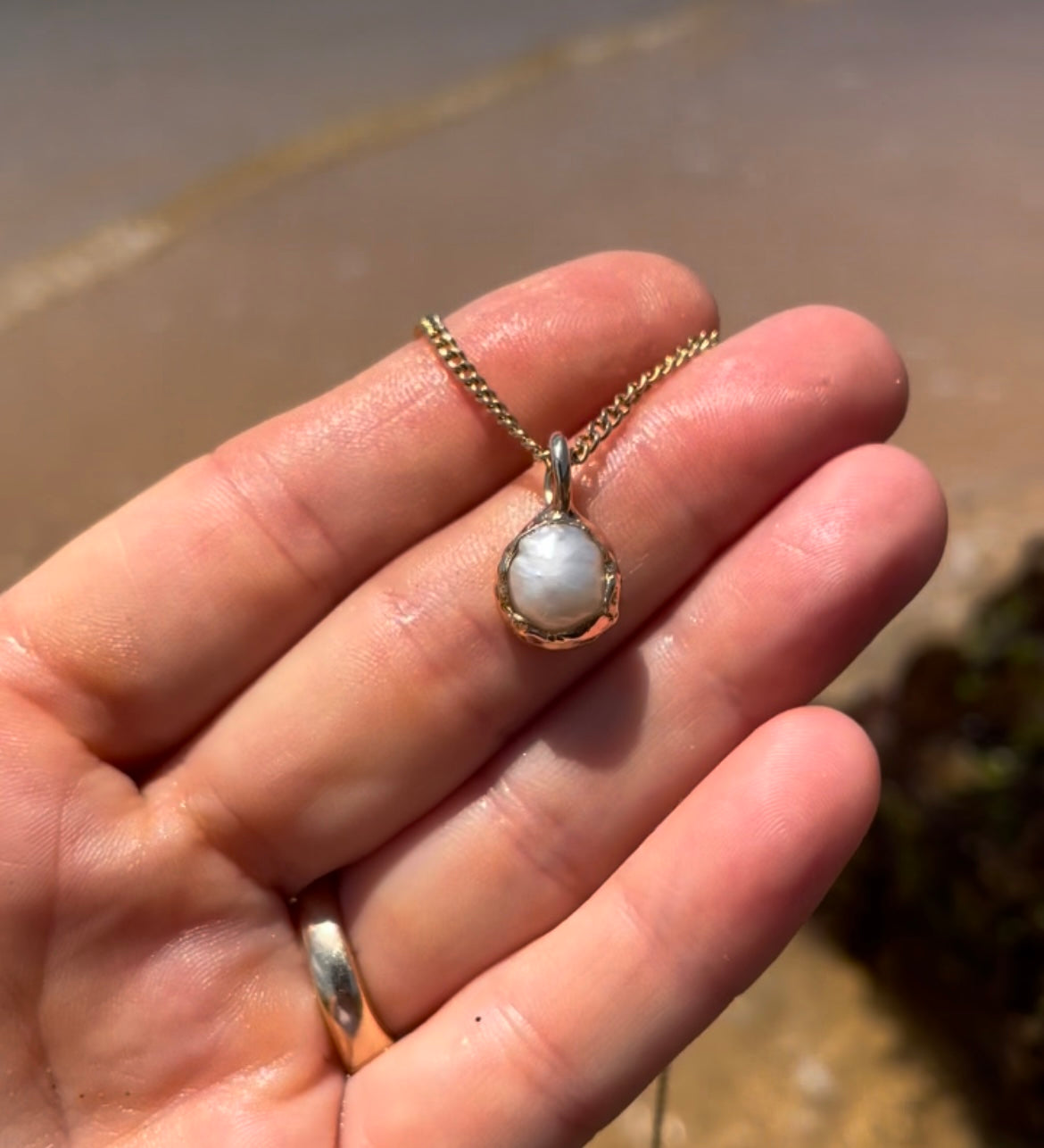 Molten 9ct yellow gold freshwater pearl pendant.