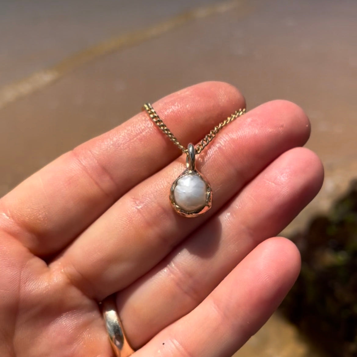 Molten 9ct yellow gold freshwater pearl pendant.